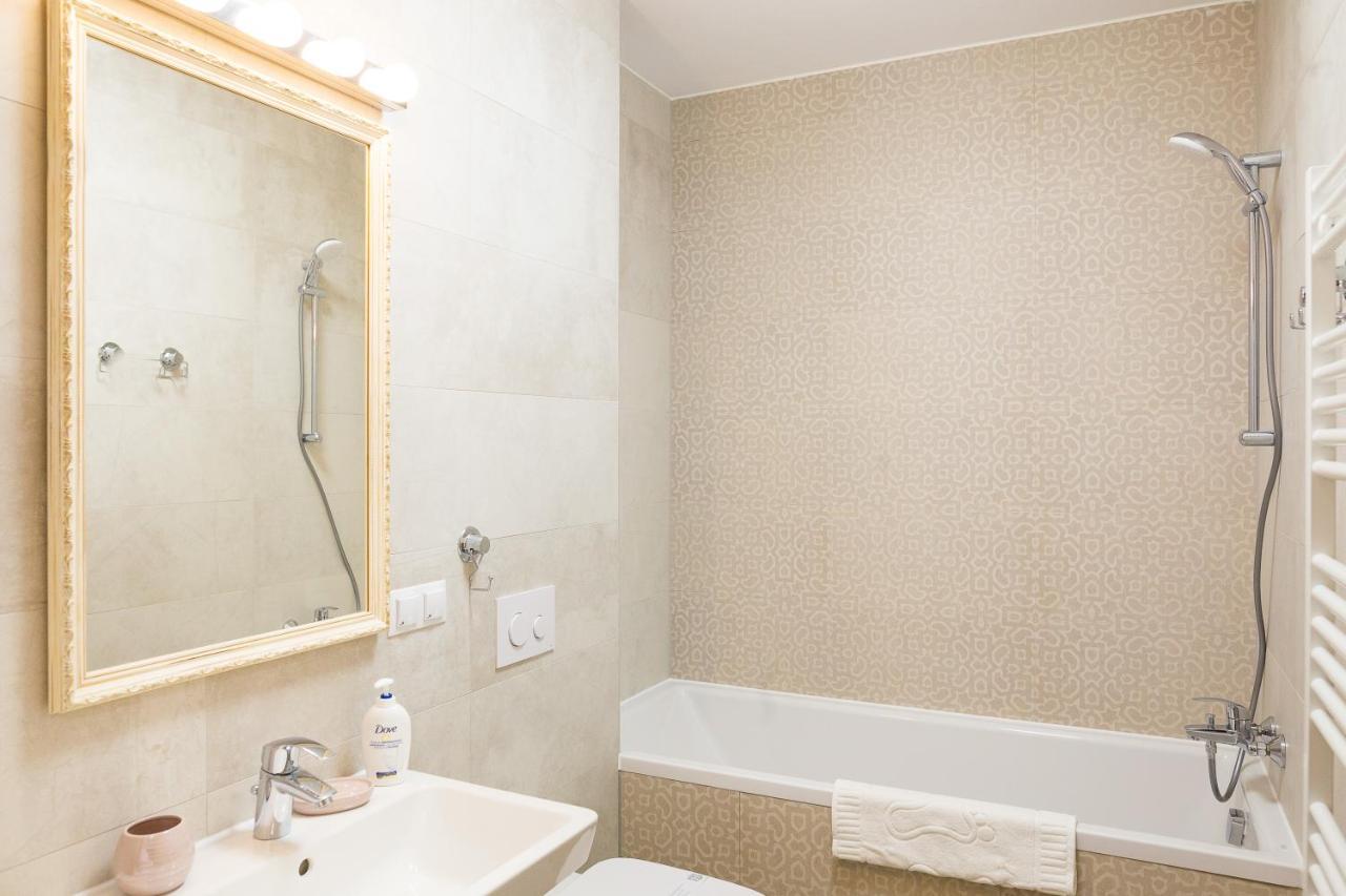 Apartament 4Tourists 2 Braşov Esterno foto