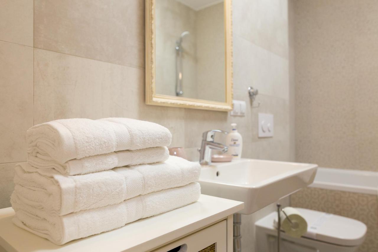 Apartament 4Tourists 2 Braşov Esterno foto